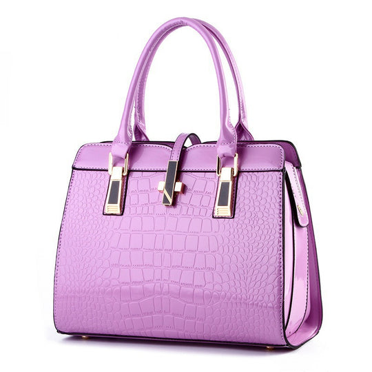 Damen Handtasche mit luxuriösem Krokodilleder-Look und goldenen Akzenten Nord Taschen