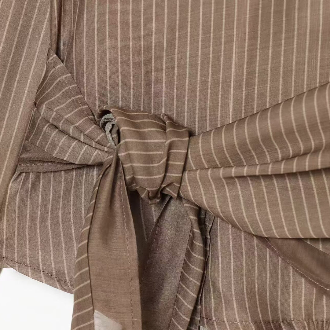 Damen Nadelstreifen-Seidenoptik-Bluse mit seitlicher Knotendetail Nord Taschen