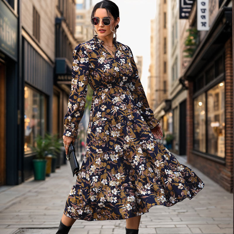 Damen Fließendes Blumen‑Midikleid mit V‑Ausschnitt, Smok‑Taillenband und Stufenrock Nord Taschen
