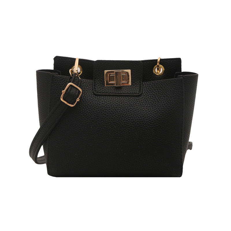 Damen Umhängetasche mit elegantem Klappverschluss und strukturiertem Leder Nord Taschen