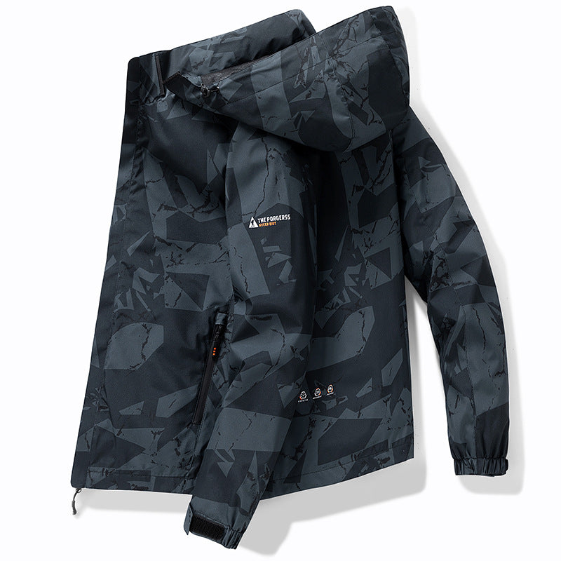 Herren Technische wasserdichte Kapuzenjacke mit grafischem Camouflage‑Print, Reißverschlusstaschen und verstellbarem Saum Nord Taschen