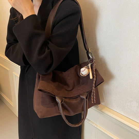 Damen stilvolle Schultertasche mit abnehmbarem Schlüsselanhänger Nord Taschen