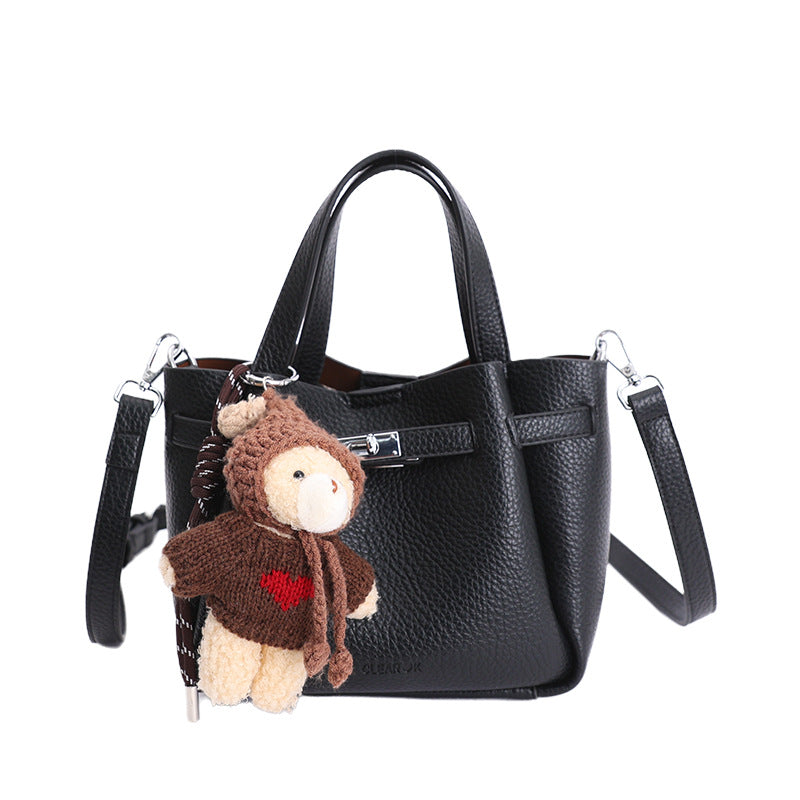 Damen Mini Handtasche mit niedlichem Plüsch-Anhänger Nord Taschen