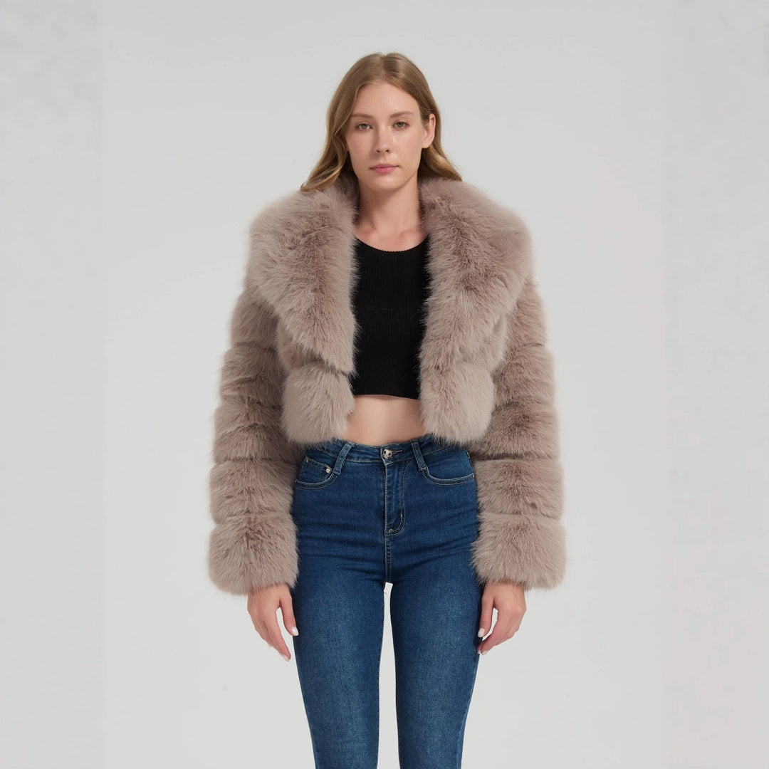 Damen Kurz geschnittene Kunstpelz‑Bolerojacke mit voluminösem Schalkragen Nord Taschen