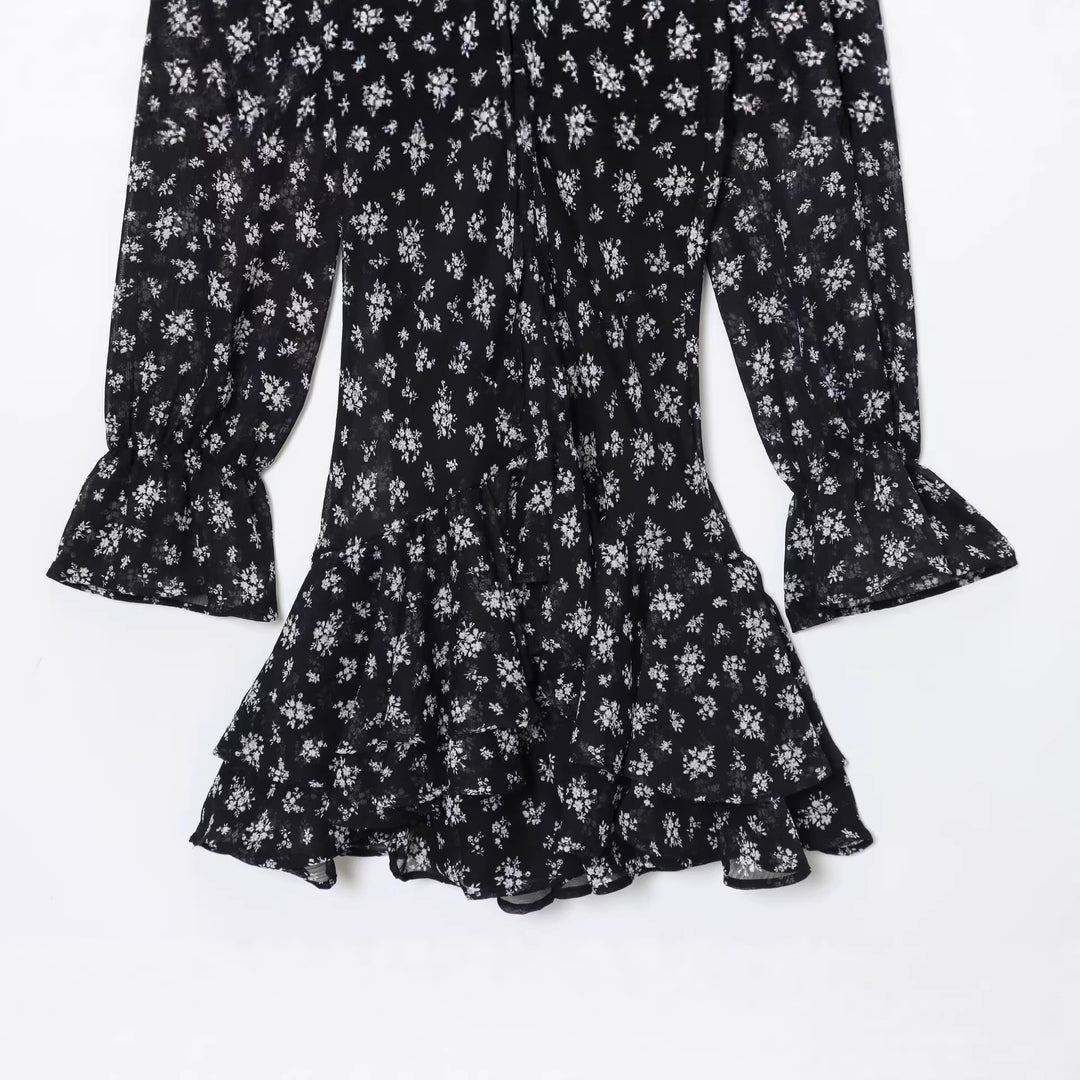 Damen Wickel-Minikleid mit Volantrock, tiefem V‑Ausschnitt und Trompetenärmeln Nord Taschen