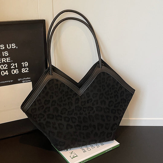 Damen Hobo-Tasche mit strukturiertem Design und eleganten Doppelgriffen Nord Taschen
