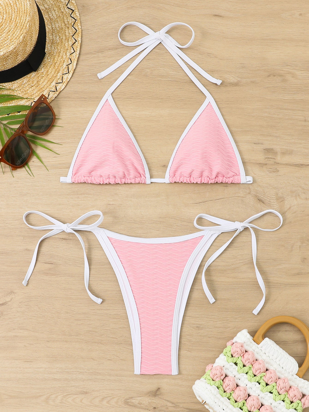 Damen Triangel-Bikini mit verstellbaren Trägern und hochwertigem Wellenmuster