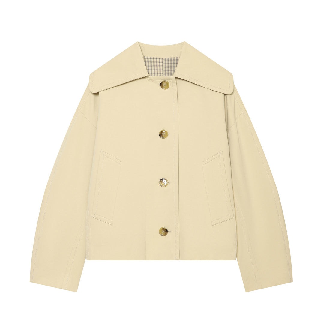 Damen Kurzjacke im modernen Trench‑Look mit übergroßem Kentkragen, kastiger Silhouette und aufgesetzten Taschen Nord Taschen