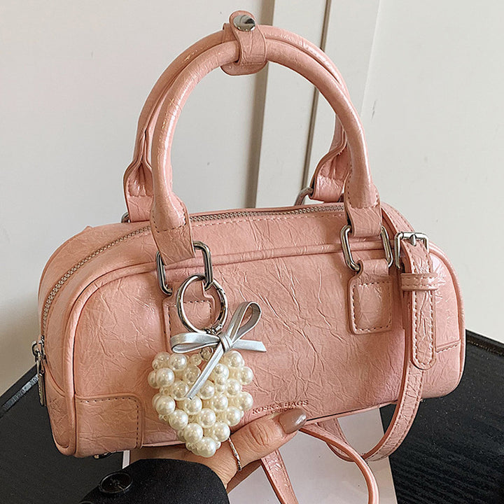 Damen Abendtasche mit hochglänzender Oberfläche und praktischen Tragegriffen Nord Taschen