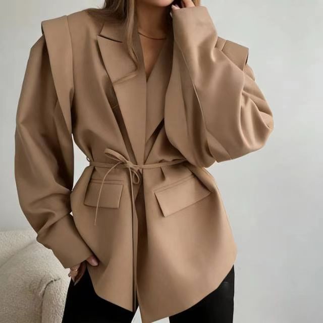 Damen Wickelblazer mit Taillengürtel und überbreiter Schulterpartie Nord Taschen
