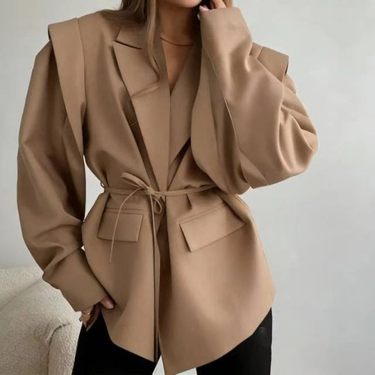 Damen Wickelblazer mit Taillengürtel und überbreiter Schulterpartie Nord Taschen