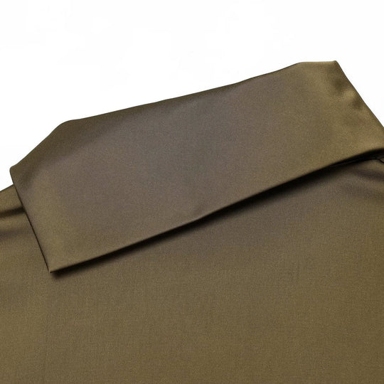 Damen Ärmellose Satinbluse mit drapiertem Stehkragen und Zierknopfleiste Nord Taschen