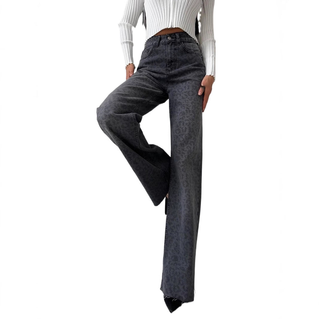 Damen Highwaist Schlagjeans mit dezenter Leo-Print, weitem Bein und rohem Saum Nord Taschen
