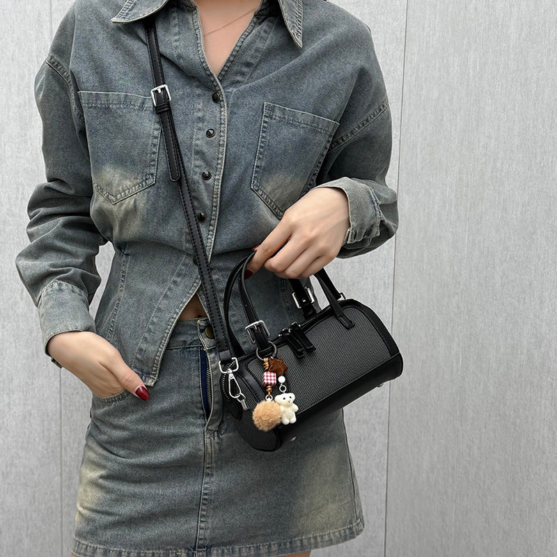 Damen Mini-Tasche mit verspieltem Anhänger Nord Taschen