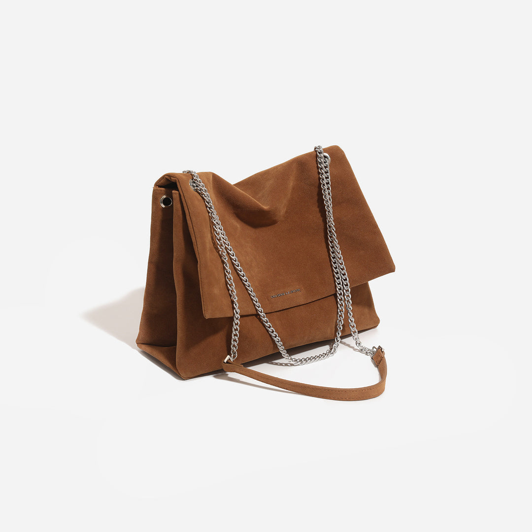 Damen Clutch-Tasche aus glänzendem Kunstleder mit dekorativem Kettenriemen Nord Taschen