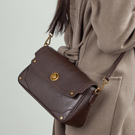 Damen Umhängetasche aus hochwertigem Kunstleder mit eleganter Klappenöffnung Nord Taschen