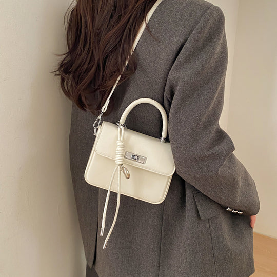 Damen Handtasche mit elegantem Kettenverschluss und abnehmbarem Schulterriemen Nord Taschen