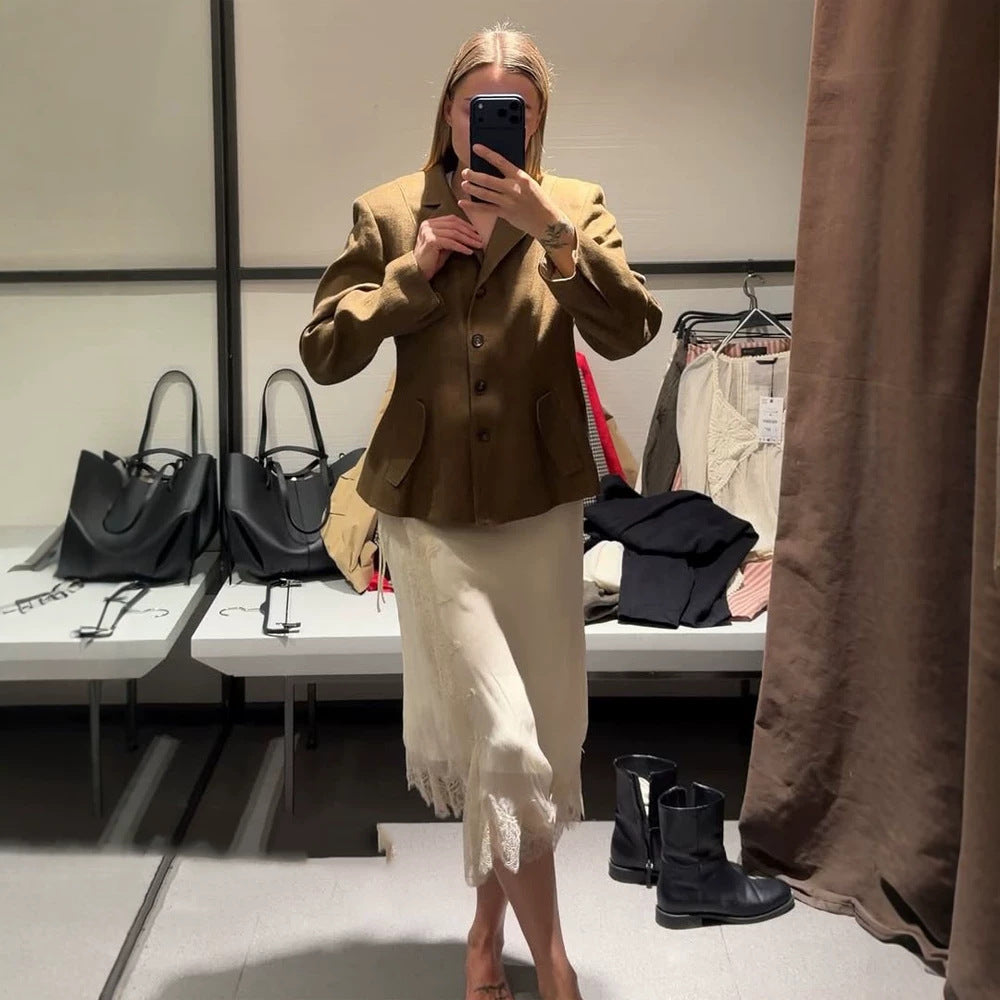 Damen Taillierter Cordblazer mit Schößchen und Pattentaschen Nord Taschen