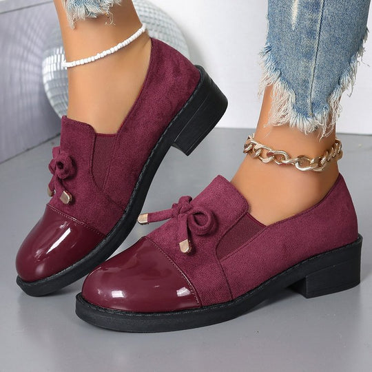 Damen  elegante Slipper-Loafer mit Lackkappe, Veloursimitat-Obermaterial, elastischem Einstieg und dekorativer Schleifenapplikation Nord Taschen