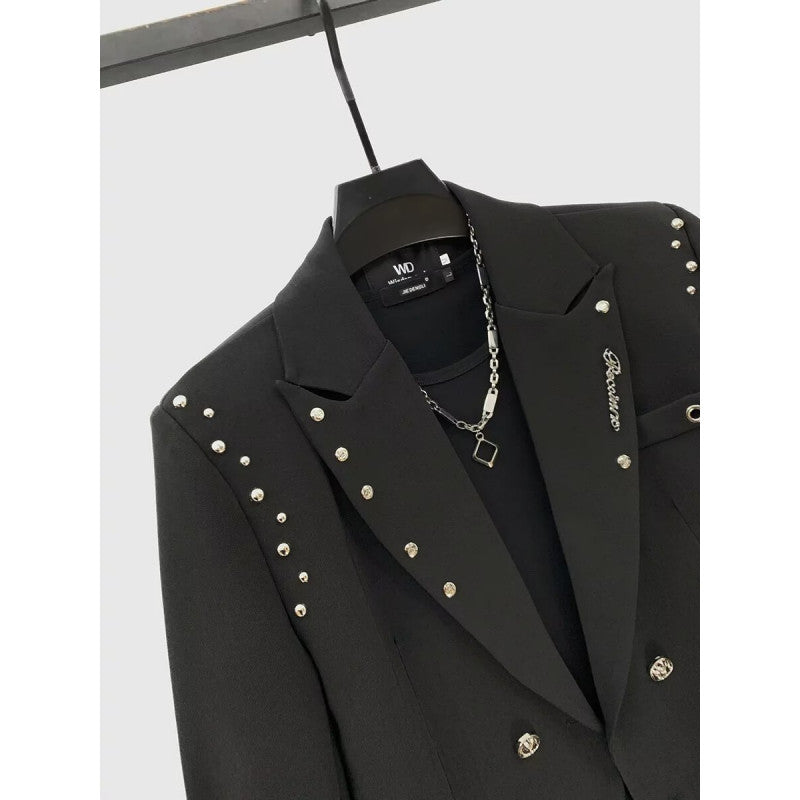 Damen Kurzer Doppelreiher-Blazer mit Nietenbesatz und Schnallenärmeln Nord Taschen