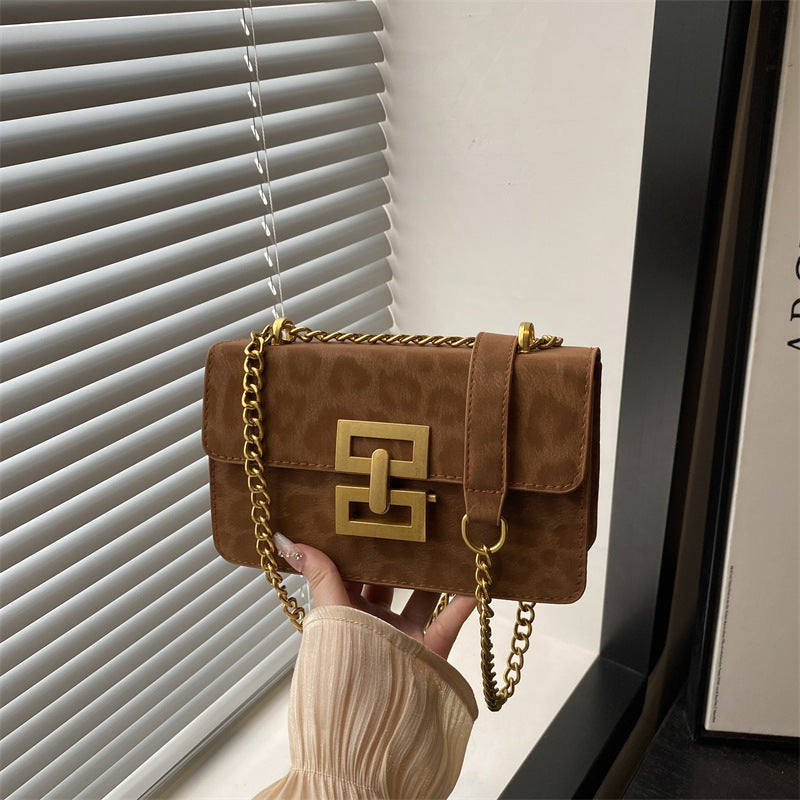 Damen Umhängetasche mit elegantem Kettenverschluss und strukturiertem Obermaterial Nord Taschen