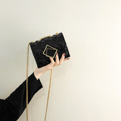 Damen Clutch-Tasche mit stilvoller Steppung und elegantem Schmuckdetail Nord Taschen