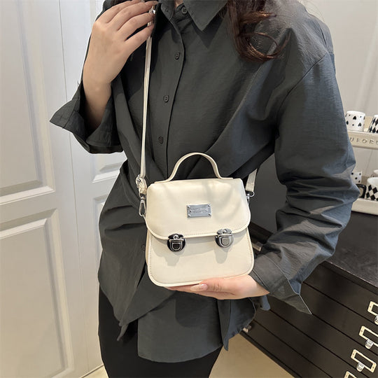 Damen praktische Crossbody-Rucksackhandtasche mit stilvollen Metallakzenten Nord Taschen