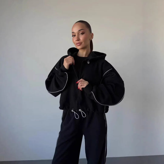 Damen gekürztes Zip-Hoodie mit Tunnelzug und hochgeschnittener weiter Fleece-Loungehose Nord Taschen