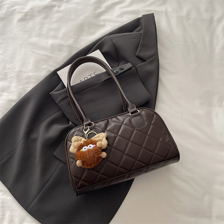 Damen modische Handtasche mit gestepptem Design und charmantem Anhänger Nord Taschen