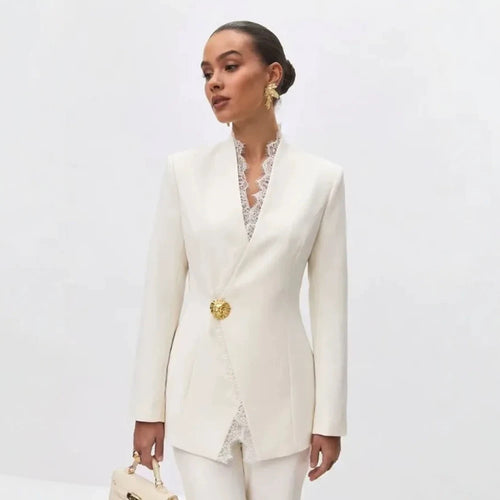 Damen Taillierter Blazer mit Spitzenbesatz und Zierknopf Nord Taschen
