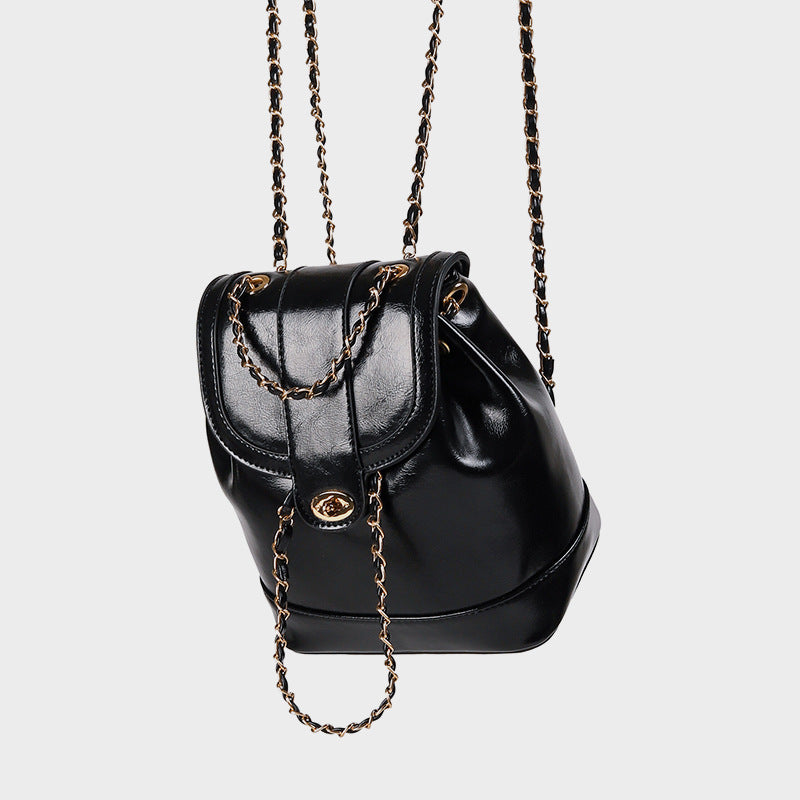 Damen Rucksacktasche mit elegantem Kettenakzent und raffiniertem Klappverschluss Nord Taschen