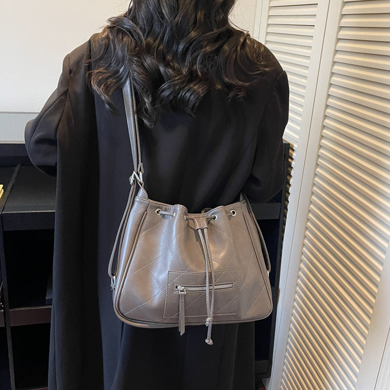 Damen praktische Beuteltasche mit edler Steppung Nord Taschen