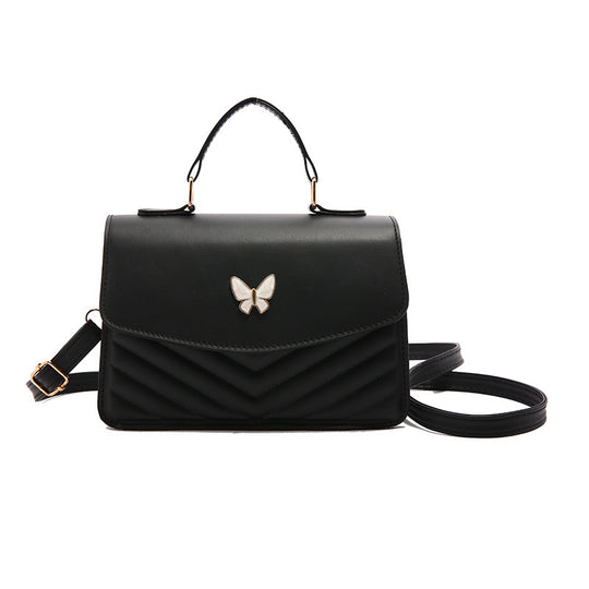 Damen stilvolle Umhängetasche mit geflochtenem Design und Schmetterlingsanhänger Nord Taschen
