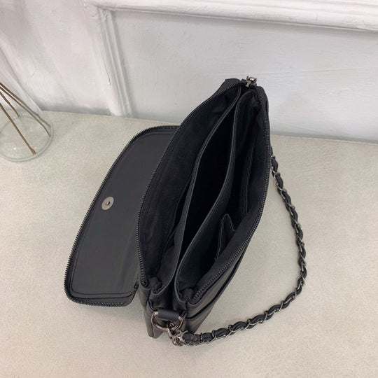 Damen Clutch mit verspieltem Totenkopf-Design und dekorativen Nieten Nord Taschen