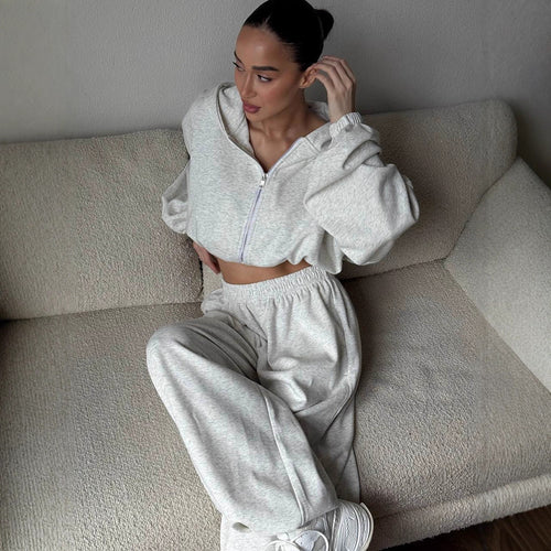 Damen cropped Kapuzen-Zipjacke mit Ballonärmeln und hochgeschnittener weiter Sweatpants-Set Nord Taschen