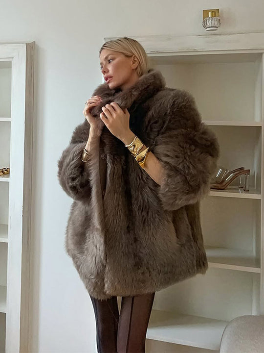 Damen Kurzmantel aus luxuriösem Teddy-Kunstpelz mit Ballonärmeln und Schalkragen Nord Taschen