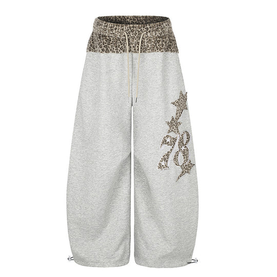 Damen Extraweite Palazzo-Loungehose mit hohem Komfortbund, Leoprint-Bund und dekorativer Stern-Ziffer-Applikation Nord Taschen