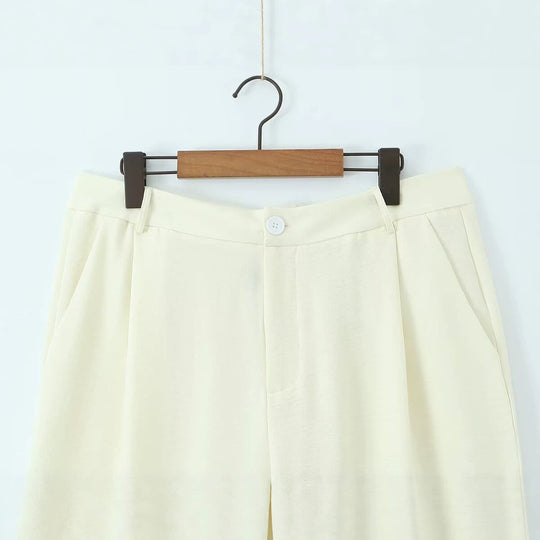 Damen Weite, hochtaillierte Stoffhose mit Bundfalten und Seitentaschen Nord Taschen