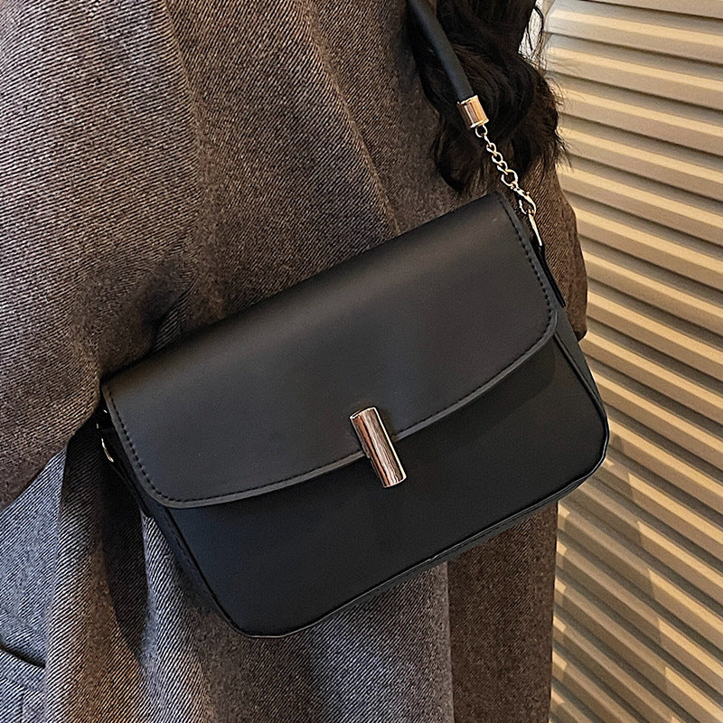 Damen Umhängetasche mit elegantem Klappenverschluss und hochwertiger Lederverarbeitung Nord Taschen