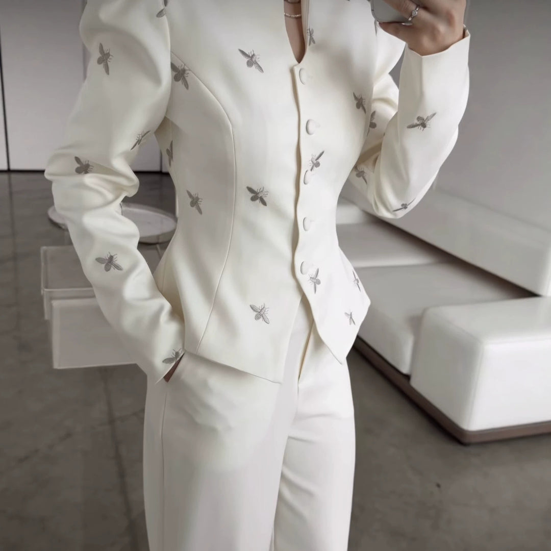 Damen Taillierter Peplum‑Blazer mit geschwungenem Stehkragen und Puffschulter‑Details Nord Taschen