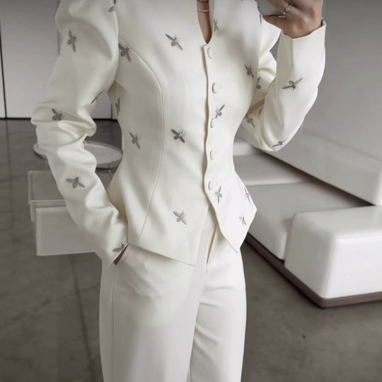 Damen Taillierter Peplum‑Blazer mit geschwungenem Stehkragen und Puffschulter‑Details Nord Taschen