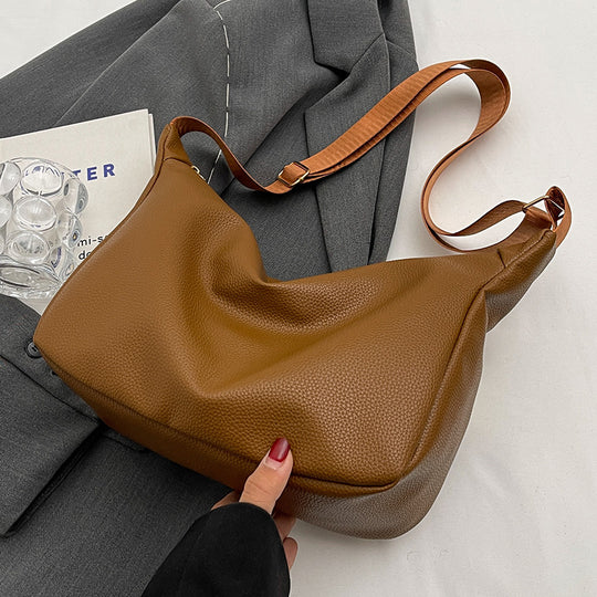 Damen Hobo-Handtasche mit robustem Material und verspieltem Anhänger Nord Taschen
