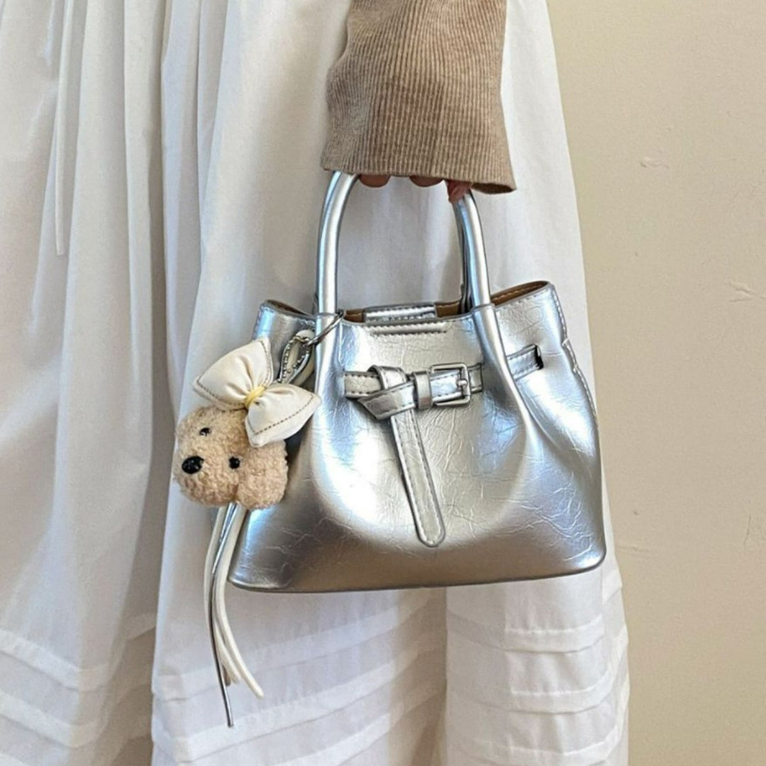 Damen praktische Handtasche mit verspieltem Tieranhänger Nord Taschen