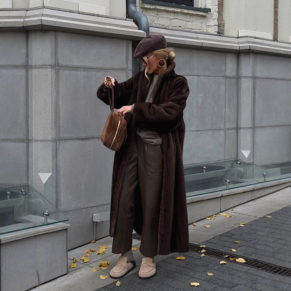 Damen Langer Kunstfellmantel mit Stehkragen und Oversize-Passform Nord Taschen
