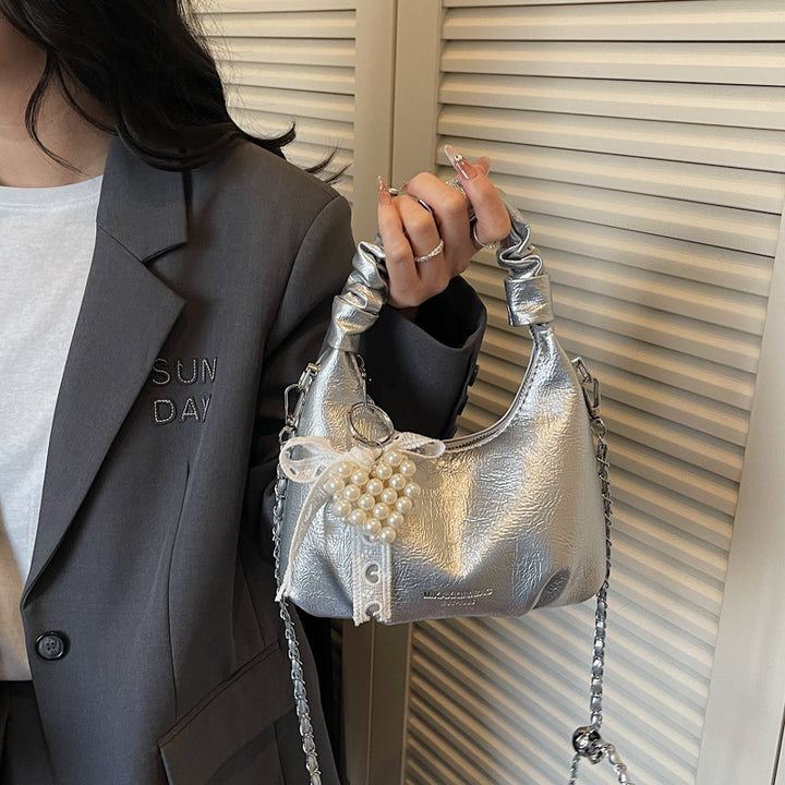 Damen Mini-Handtasche mit voluminösem Rüschendesign und trendy Anhängern Nord Taschen