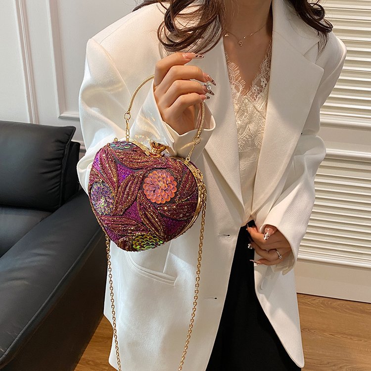 Damen Herzform Clutch mit aufwendiger Bead-Applikation Nord Taschen