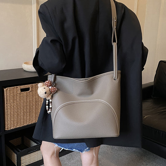 Damen Shopper Tasche mit stilvollem Design und niedlichem Anhänger Nord Taschen
