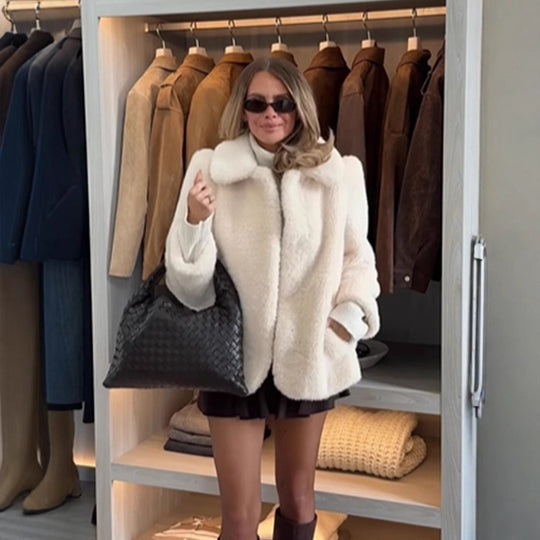 Damen Kurzjacke aus Teddy-Fauxfur mit Oversize-Kragen und Eingrifftaschen Nord Taschen