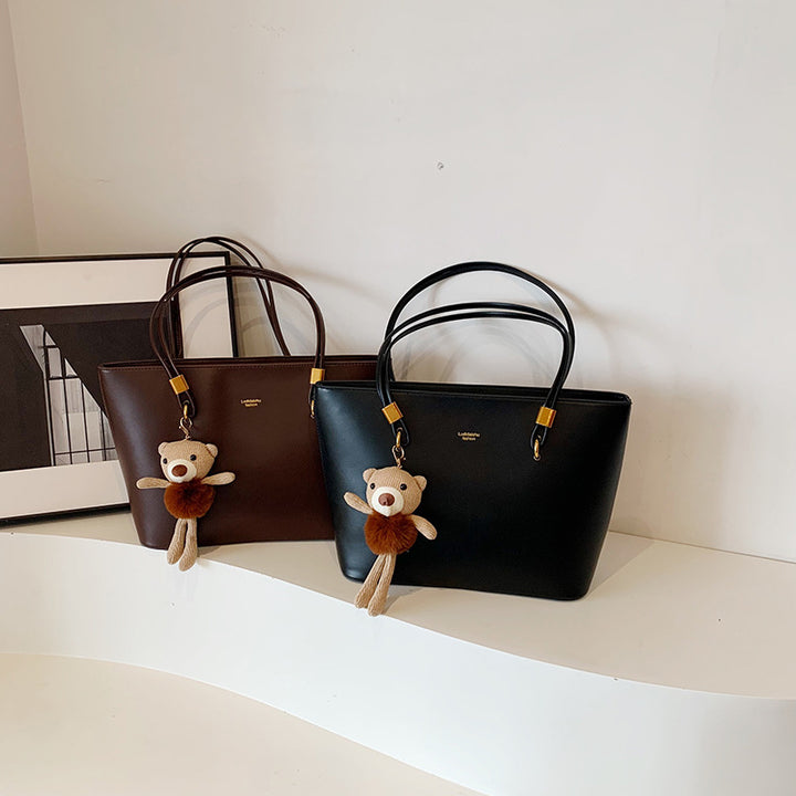 Damen Tote-Bag aus hochwertigem Kunstleder mit charmanten Anhänger von | Nord Taschen
