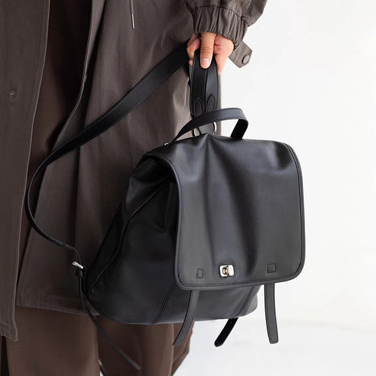 Damen Rucksack aus hochwertigem Leder mit praktischem Klappenverschluss Nord Taschen